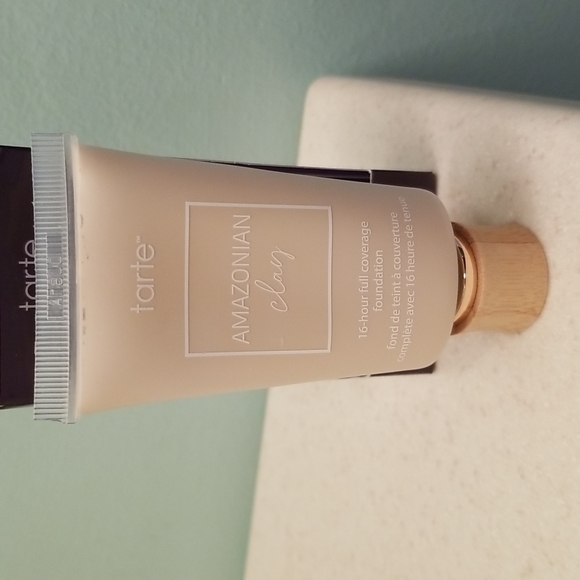 Tarte Amazonian Clay 16 Hour Full Coverage Foundation. 22S Light Sand. BNWT.